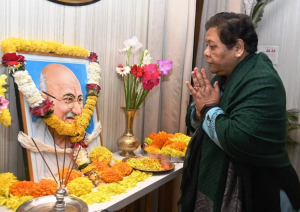 राज्यपाल ने राष्ट्रपिता महात्मा गांधी को श्रद्धांजलि दी