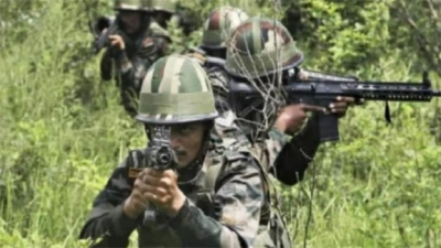 हॉकफोर्स और नक्सलियों के बीच मुठभेड़