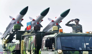 Defence Budget 2022: चीन और पाकिस्‍तान से देसी हथियारों के दम पर होगा मुकाबला, रक्षा क्षेत्र में आत्मनिर्भरता लाएगी सरकार