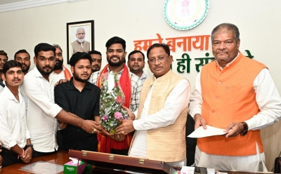 मुख्यमंत्री  साय से रजक समाज के प्रतिनिधि मंडल ने की सौजन्य भेंट, राज्य स्तरीय युवा सम्मेलन में शामिल होने का दिया आमंत्रण