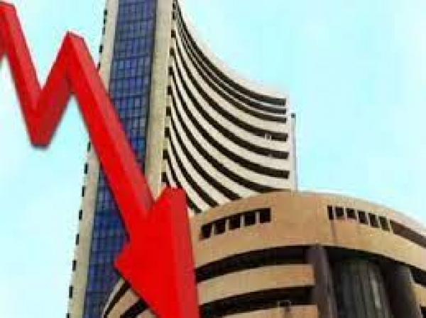 सेंसेक्स में भारी गिरावट, 330 पॉइंट्स गिर कर 59221 पर पहुंचा