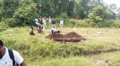 कब्र खोदकर निकाला शव, पीएम के लिए भेजा